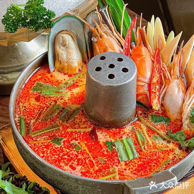 成都IFS顶楼的花园泰餐厅🍴看浪漫夜景 