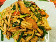 -闯关东东北农家菜(崂山石老人店)