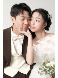 -雪中彩影婚纱摄影·微光艺术中心