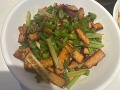 -阿瓦山寨·湘菜现炒·剁椒鱼头王(咸阳总店)
