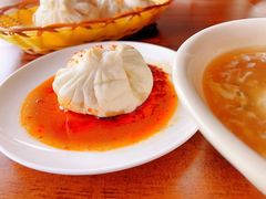 鲜虾韭菜三鲜包-草包包子铺(宽厚里店)