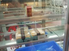 面包甜点陈列柜-顶东面包花园·生日蛋糕(香榭丽店)