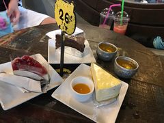 -莓园冰淇淋店
