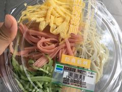 -全家便利店(宜山路站店)