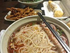 -爆炸头阿姨小四川正宗川味小吃(无任何分店)