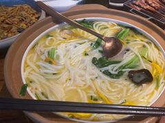 -云海肴·汽锅鸡·云南菜(天山百盛优客店)