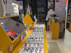 -诺柯视眼镜-蔡司依视路官方工厂店(淞南一店)
