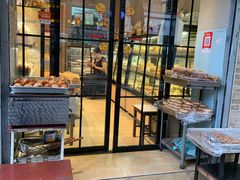 面包甜点陈列柜-宏发红西饼屋(天津路店)