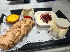 -HOT CRUSH趁热集合·现烤面包(上海环球港店)