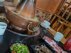 -果松木炭酸菜铜火锅·外婆参鸡汤