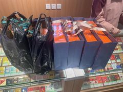 -华致名酒库雪茄烟酒(荣科路店)