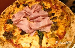 TRUMAN Signature Meat Lover's Pizza