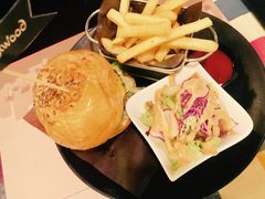 牛肉培根汉堡-遇见西木美式餐厅(体育路店)