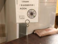 -新华里咖啡书吧(新华书店小寨店)