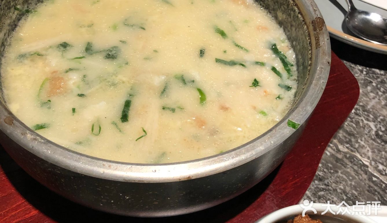 点的菜偏甜口，泡饭很好吃