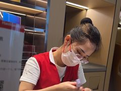 -海底捞火锅(曹安公路店)