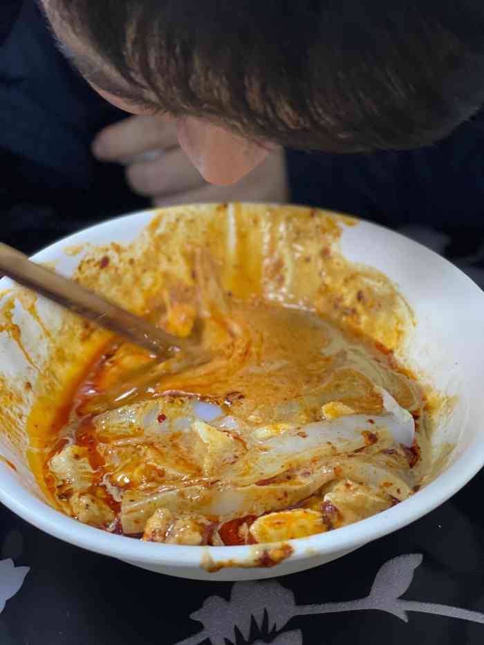 何老二卤汁凉粉-"「卤汁凉粉」传说中的暗黑料理,对于猎奇心.