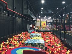 -嘿哟动霸CHUA·新潮玩运动娱乐中心·蹦床滑冰团建乐园