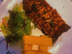 西贡炭烧烤猪颈肉配菠萝-美奈小馆·东南亚菜(福田星河COCO Park店)