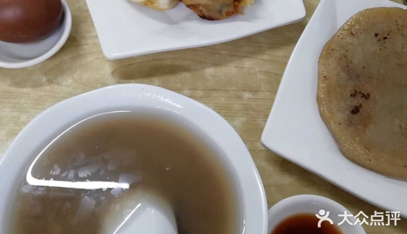 厦门金榜公园附近的一家煎包店，听说这家店开了很多年
