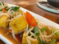 -Chom Cafe and Restaurant