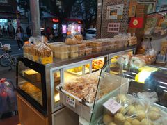 面包甜点陈列柜-赞记龙凤礼饼(广州市二宫向群宾馆店)