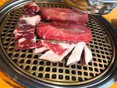 极品牛肋条-唯成•韩国炭火烤肉 유성고기