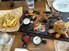 -Mark&Mars Restaurant