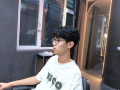 -一家只做男发烫染的店