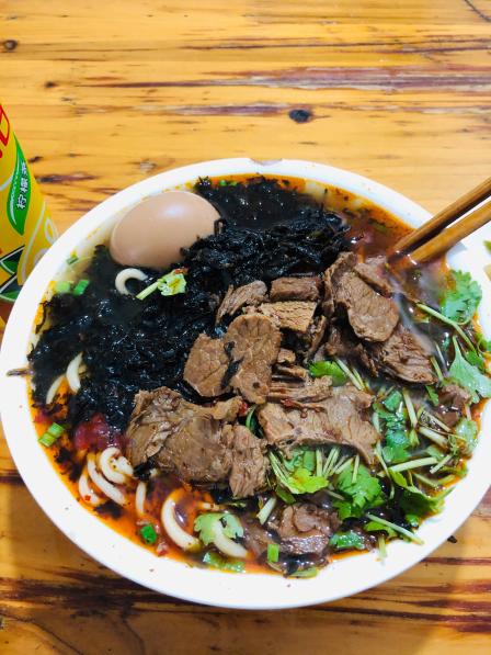 小彭拉面馆(肥东店)-"小彭家的雪菜牛肉面从小吃到大,真的百吃不.