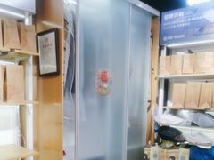 -爱革·奢品·鞋包·衣物·家居(金桥国际商业广场店)
