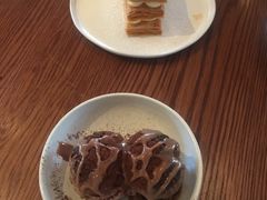 -ROAST coffee & eatery