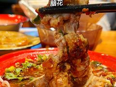 -爆炸头阿姨小四川正宗川味小吃(无任何分店)
