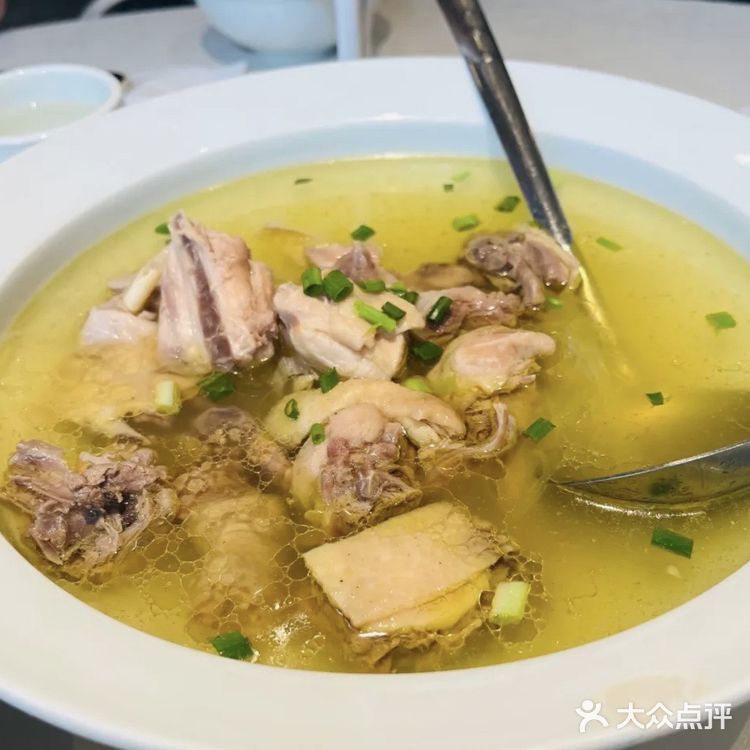 这家店回头客超多想吃你就来 朋友请客吃饭来了这家