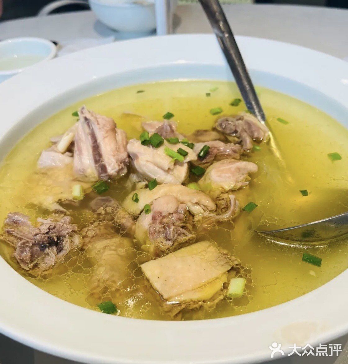 这家店回头客超多想吃你就来 朋友请客吃饭来了这家