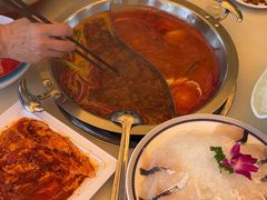 -茅草房·河畔园林火锅