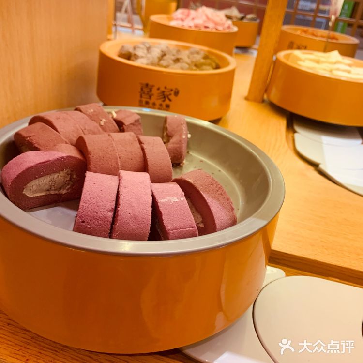 人山人海的自助小火锅