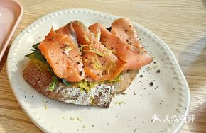 Baby Spinach Salmon Smoked Pumpkin Sauce Sourdough Bread
