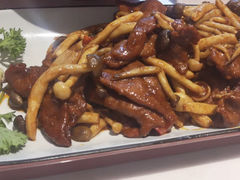 彩菌牛柳-老周家酱卤猪蹄私房菜(克拉玛依西街店)
