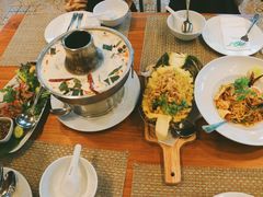 -Chom Cafe and Restaurant