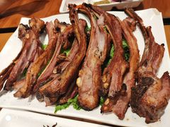 巴依馕坑烤羊排-巴依老爷新疆美食(常营店)