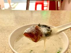 咸皮蛋瘦肉粥-河记肠粉店