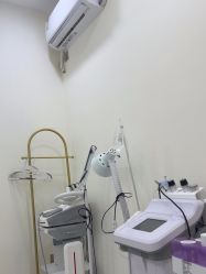 -苗方清颜专业祛痘·皮肤管理