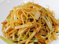芹菜土豆丝-品味居·首店·大连鲜活海鲜大连菜(东港店)