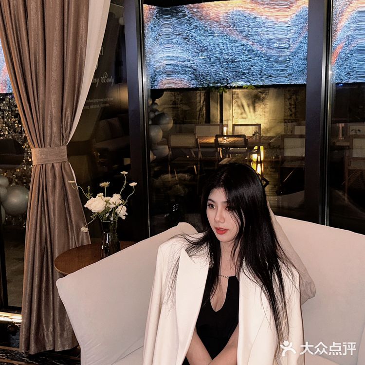 这家氛围感清吧！竟然是广州首家保时捷俱乐部！