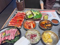 -草家酱蟹炭火烤肉店(珲春南路二店)