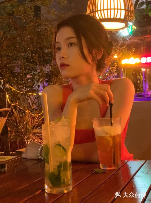 城墙外BAR图片