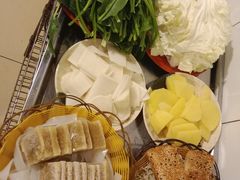 -洞庭洲·防空洞火锅·铜锅涮肉·烧烤(新百广场店)