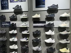 -迪桑特DESCENTE(青岛山东路万象城店)