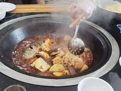 -东北烧烤铁锅炖水库鱼